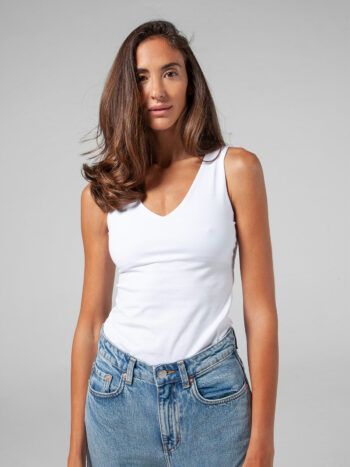 Joy – Camiseta Básica Escote Pico