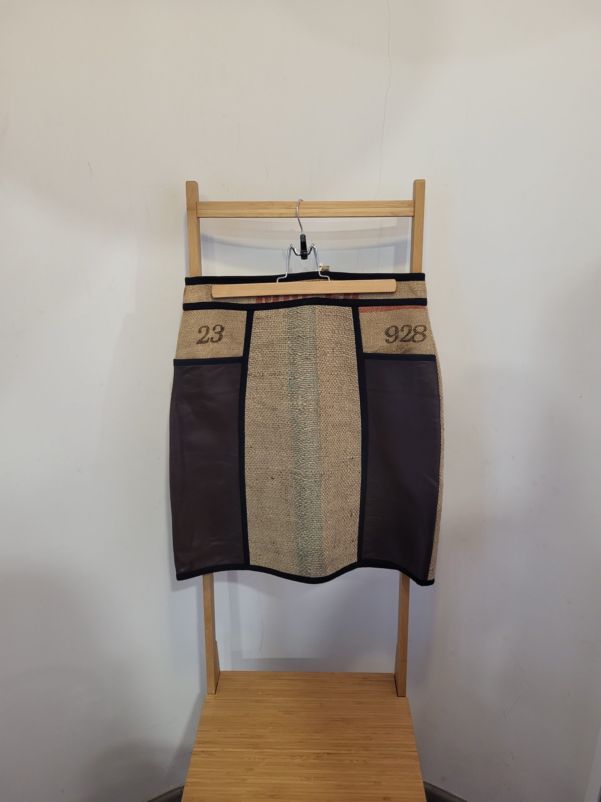 Falda detalle en piel – Sylvia Calvo BCN